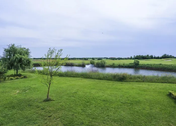 Lighthouse Golf Private Villa - Green And Blue